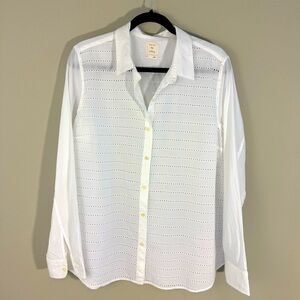 Gap fitted button down eyelet white shirt